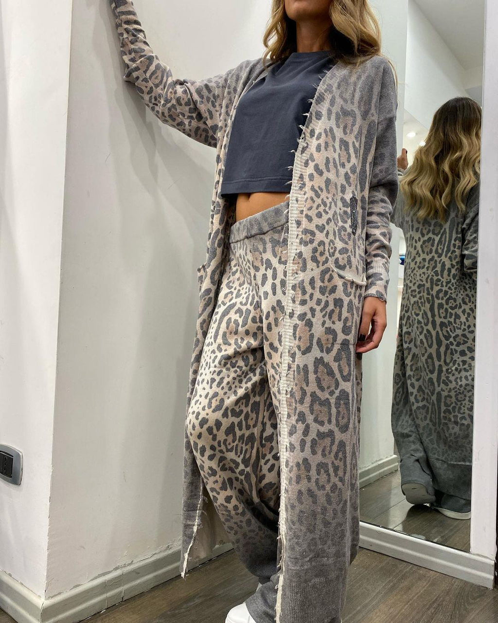 Ensemble deux pièces pour femme : veste cardigan à manches longues et pantalon long, motif léopard