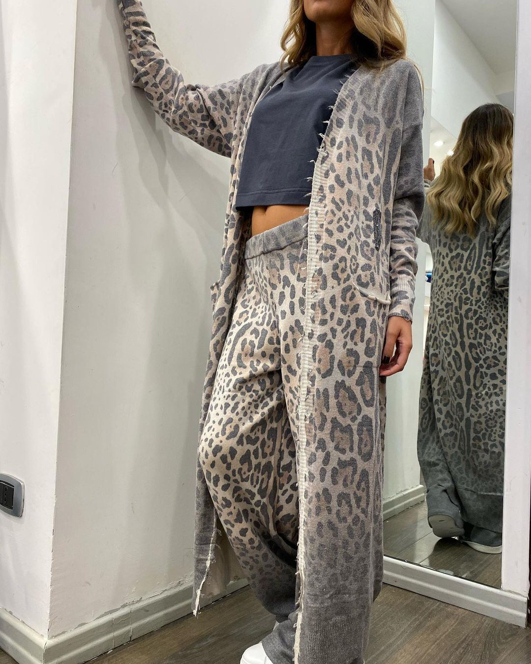 Ensemble deux pièces pour femme : veste cardigan à manches longues et pantalon long, motif léopard