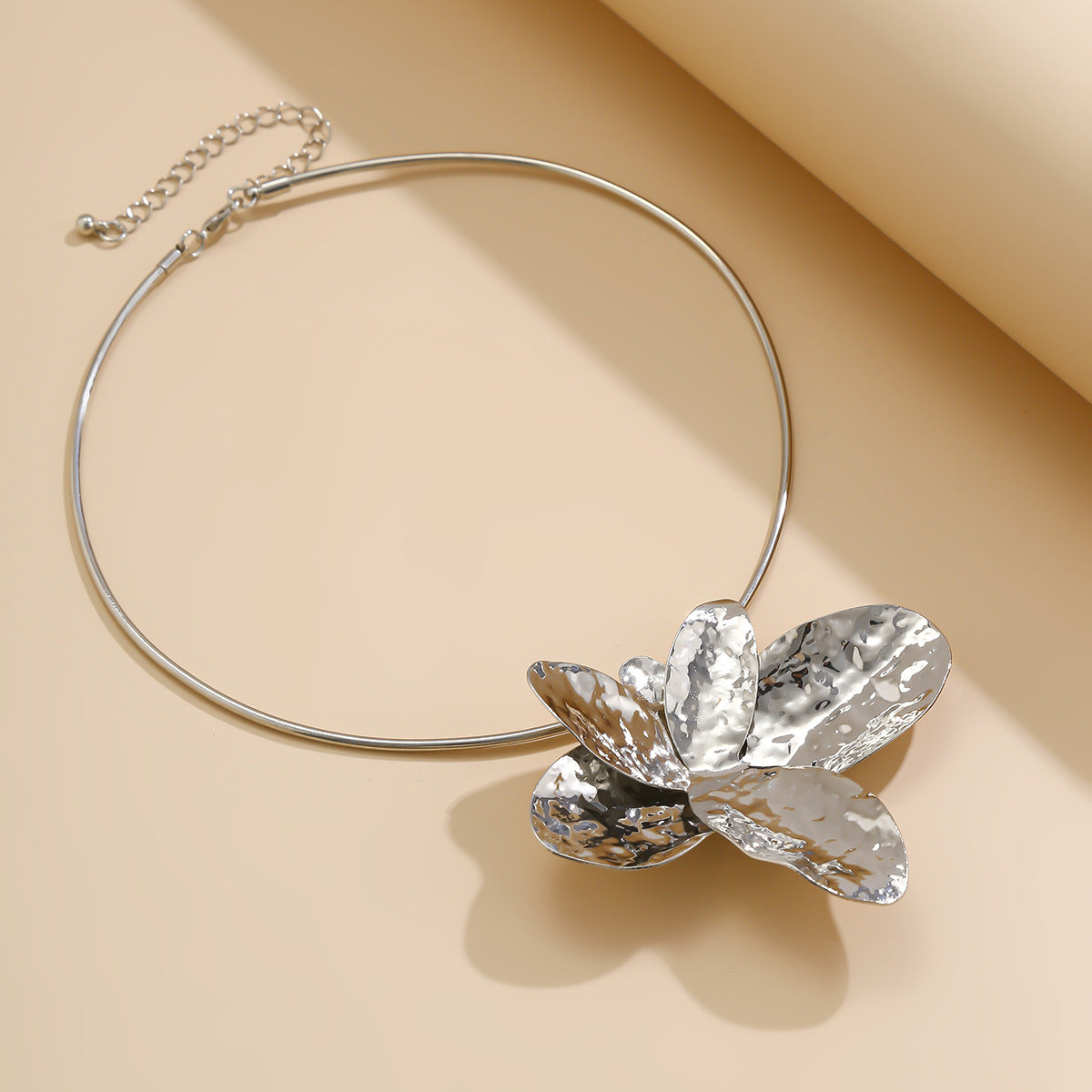 $18.05 USD - Asymmetric metal choker, petal style, fashionable yet understated iron clavicle jewelry set.