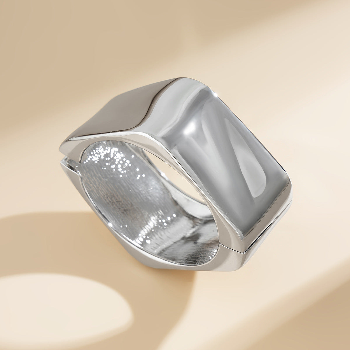8.73/11.64 USD - Oversized diamond alloy geometric bracelet, simple and personalized concave-convex ring