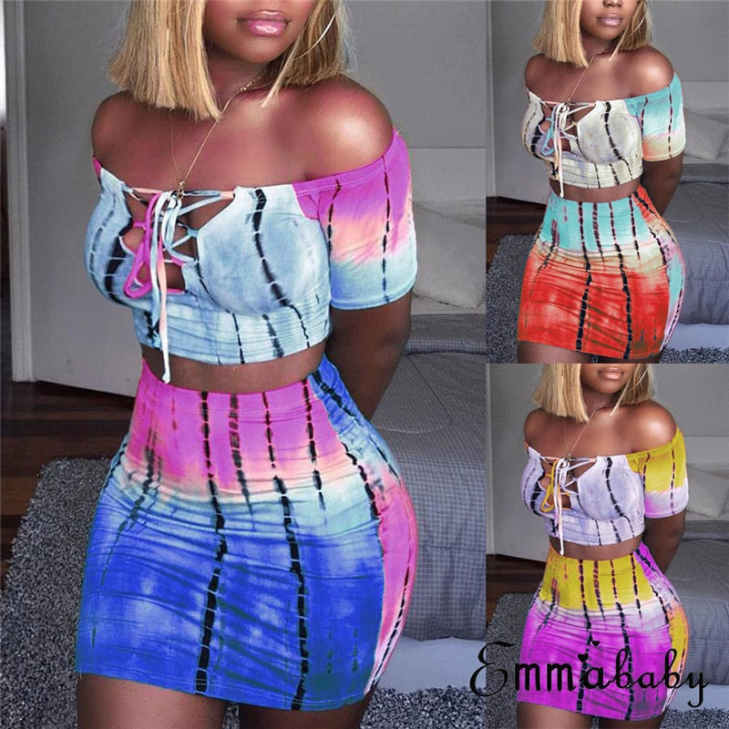 Ensemble deux pièces sexy pour femme : crop top épaules dénudées et mini-jupe moulante, idéal pour l'été, les soirées et les clubs.