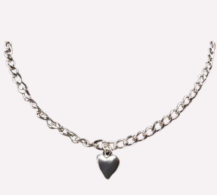 13.18 USD - Fashionable Women's Choker Necklace, Gold or Silver Heart Pendant.