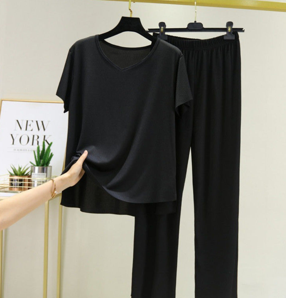 Ensemble deux pièces d'été léger et doux pour femme, composé d'un t-shirt décontracté à manches courtes en soie glacée et d'un pantalon long tendance.