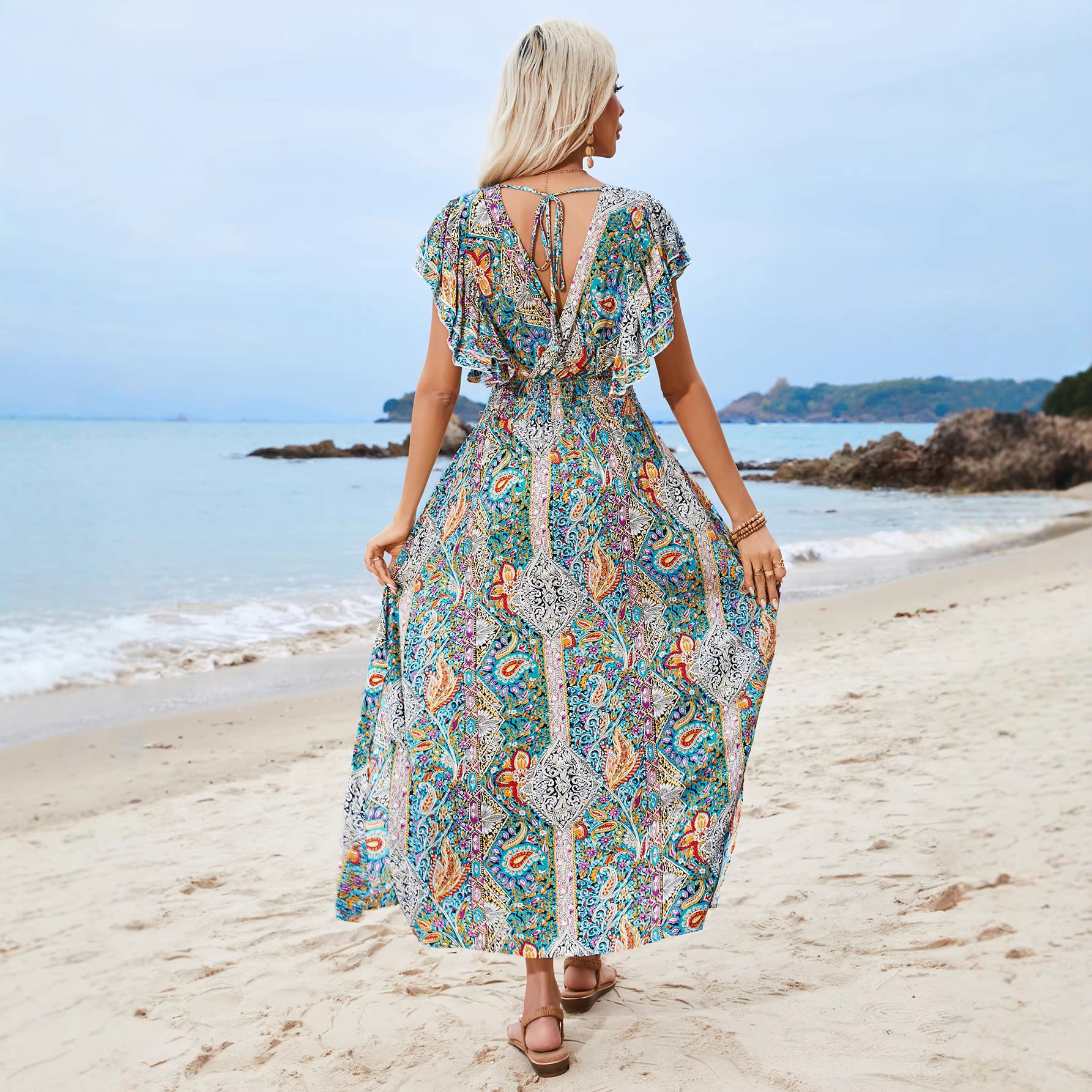 robe fendue à manches courtes et col en V