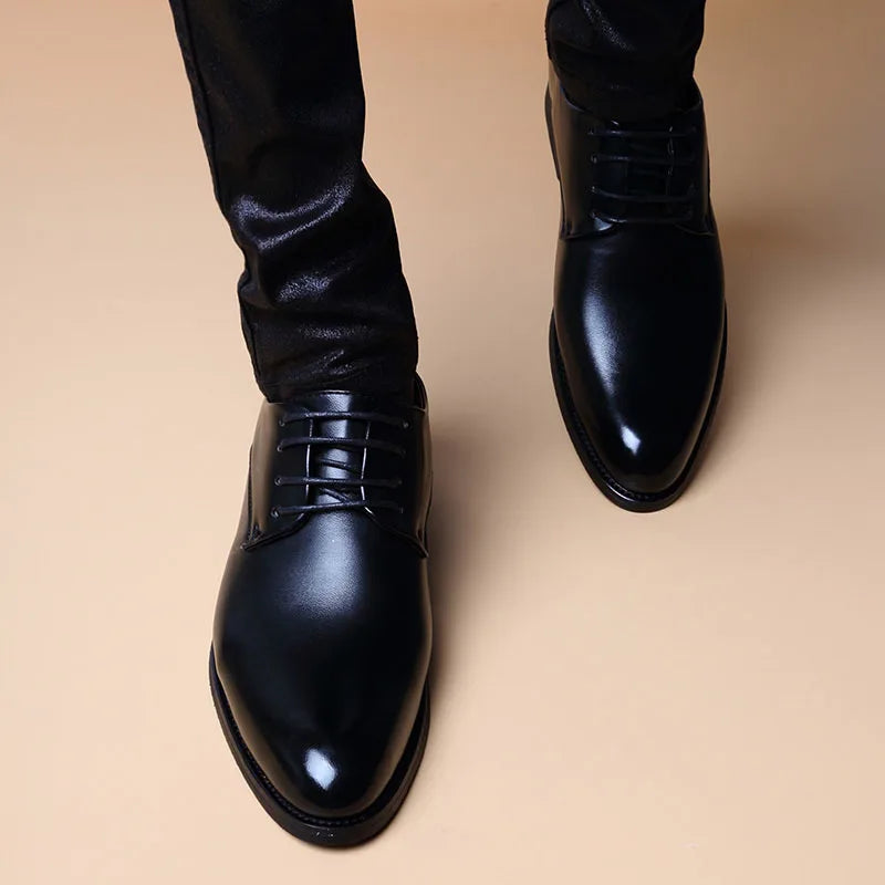 41.91 USD Chaussures de mariage en cuir pour hommes, chaussures habillées pointues, style décontracté et jeune, style britannique, rehaussantes, nouveautés printemps