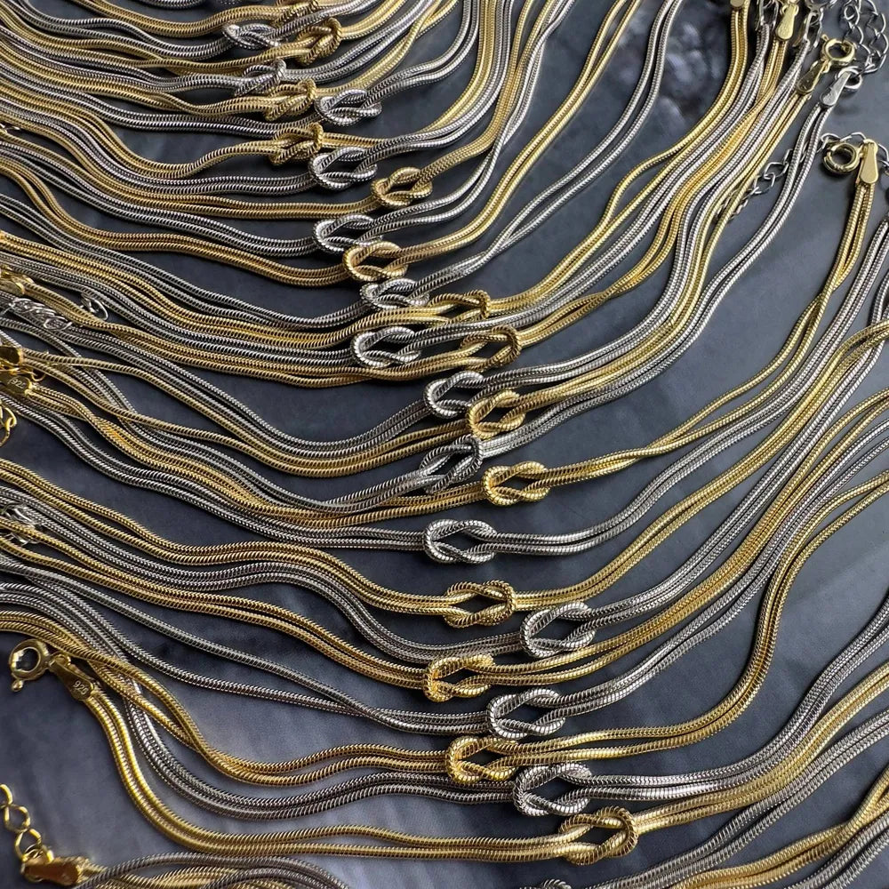 14,46 USD - Collier noué en acier titane