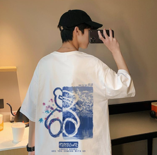 Loose-fit mid-length sleeve T-shirt