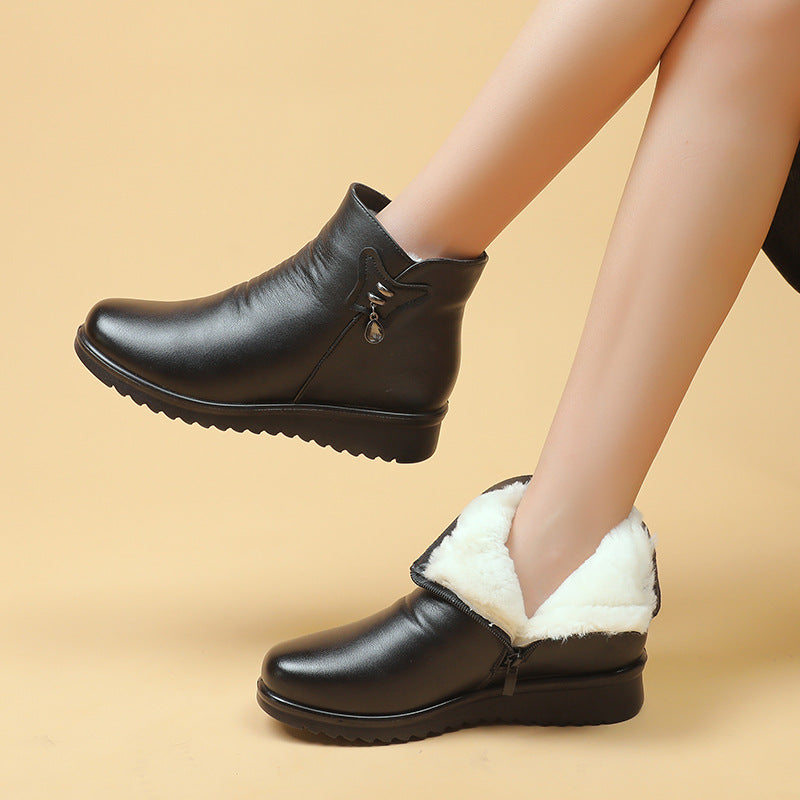 New winter flat ankle boots for middle-aged and elderly women, ideal for mothers, made of warm cotton with soft, non-slip, thick, and fluffy soles.