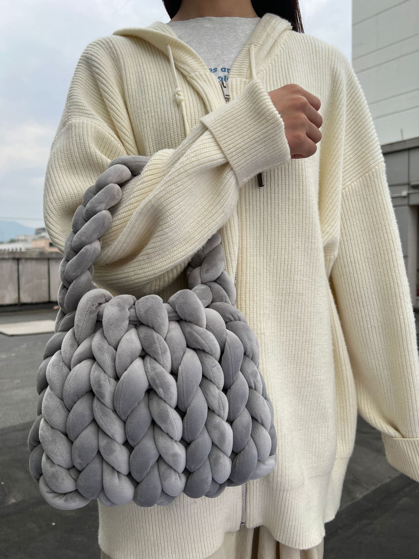 19.80 USD - Hand-woven messenger bag with a crystal velvet core.