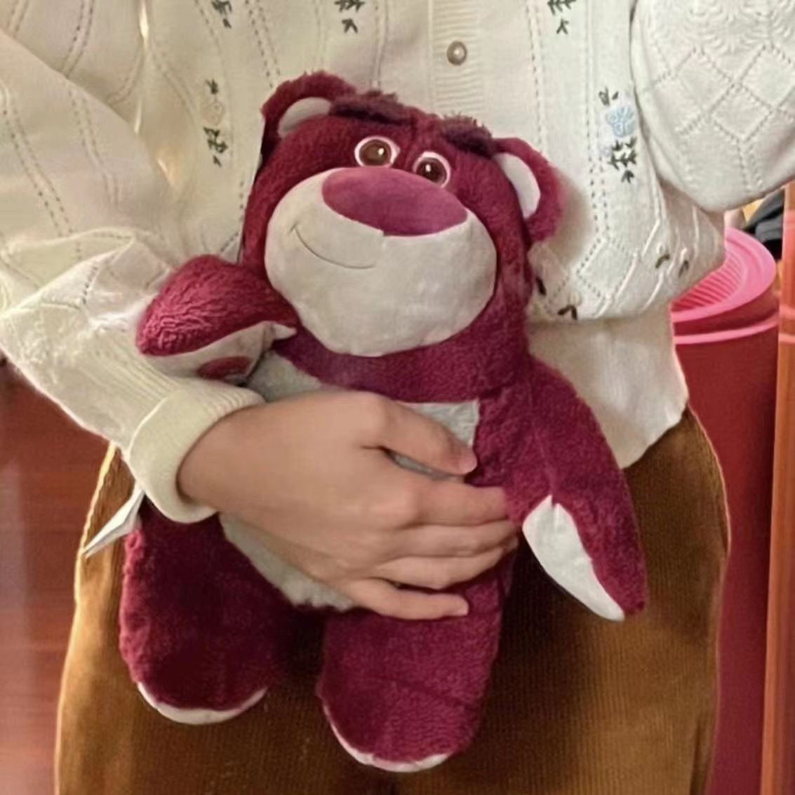 11.64/23.29 USD - Animated celebrity-inspired plush hot water bottle