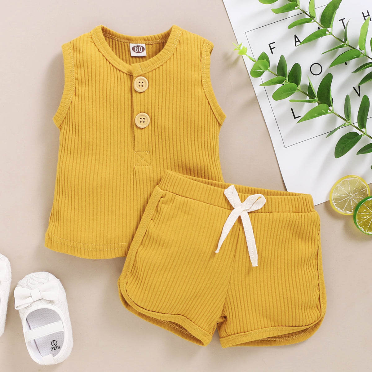 15.13 USD Ensemble de vêtements pour bébés garçons et filles, débardeur sans manches à boutons et short assortis.