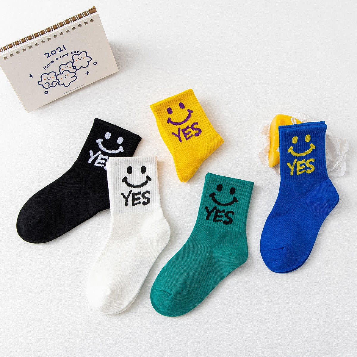17.46 USD Chaussettes enfant automne-hiver en coton mi-hautes, motif visages souriants, pour enfants de 1 à 15 ans.