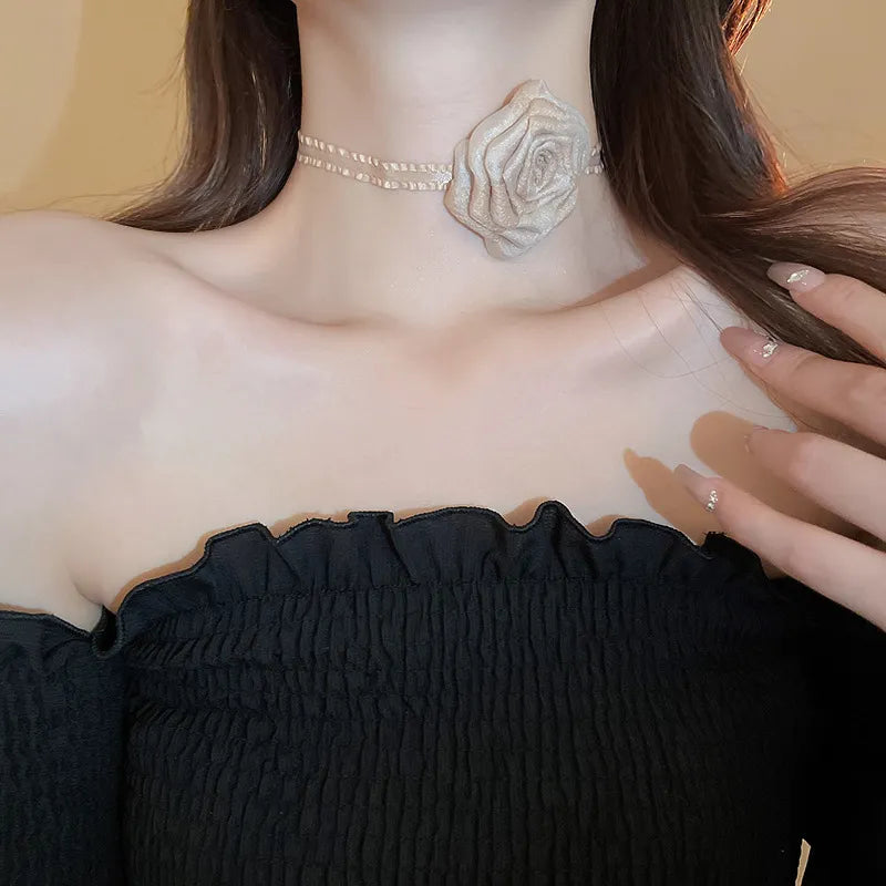 $11.88 - 3D Rose Alloy Buckle Necklace