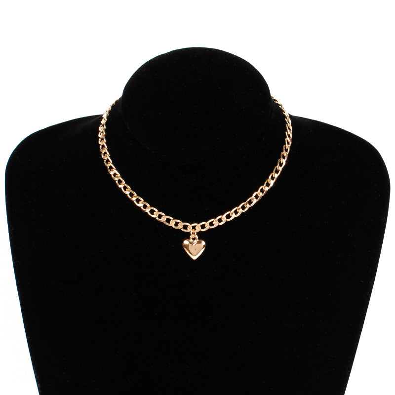 13,18 USD - Collier ras du cou tendance pour femme, pendentif en forme de cœur doré ou argenté.