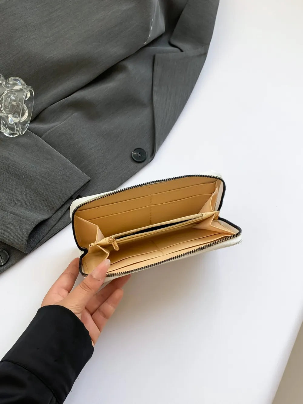 12.81 USD Portefeuille en cuir PU couleur unie