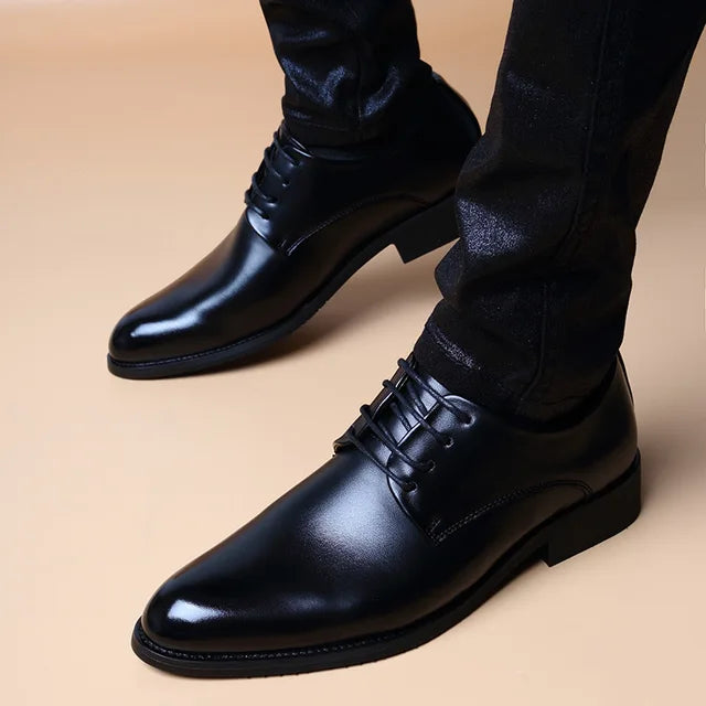 41.91 USD Chaussures de mariage en cuir pour hommes, chaussures habillées pointues, style décontracté et jeune, style britannique, rehaussantes, nouveautés printemps