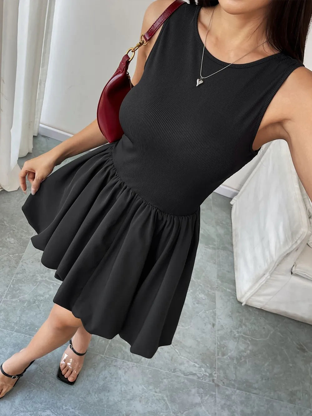 Robe mini sans manches froncée