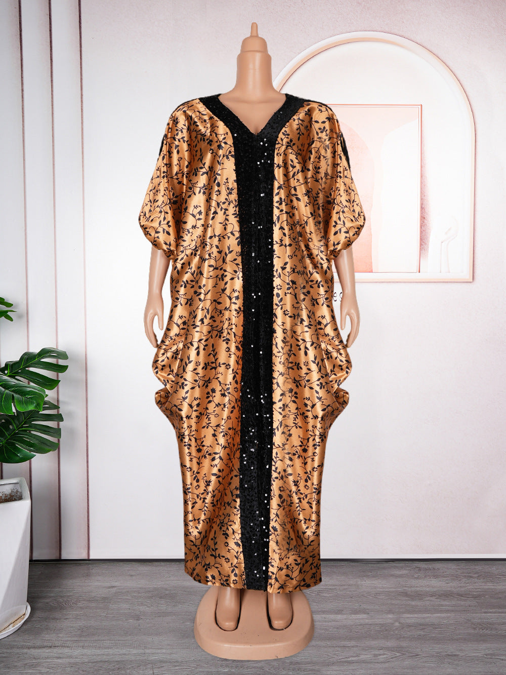 Robe africaine à motif patchwork et imprimé, avec col en V et perles