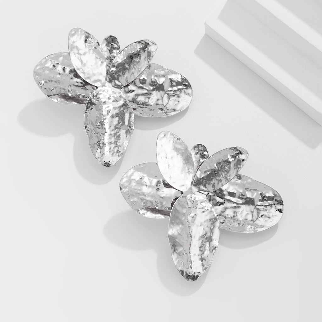 18,05 USD - Collier ras-de-cou asymétrique en métal, style pétale, parure de clavicules en fer à la fois tendance et sobre.