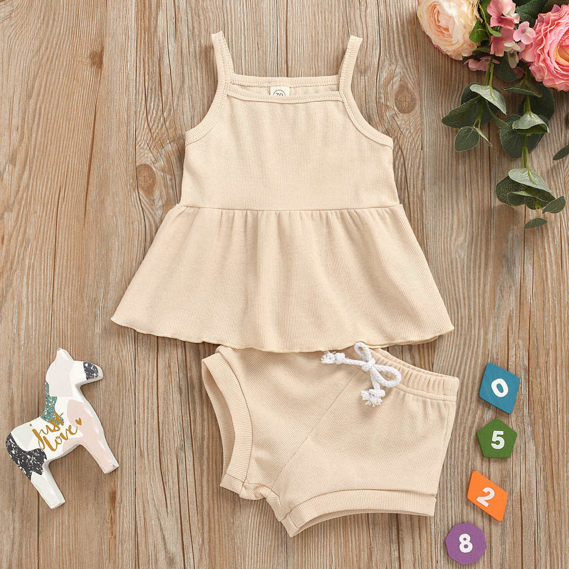 13.97 USD Ensemble 2 pièces pour bébé fille (1-3 ans) : haut et short sans manches en coton biologique uni.