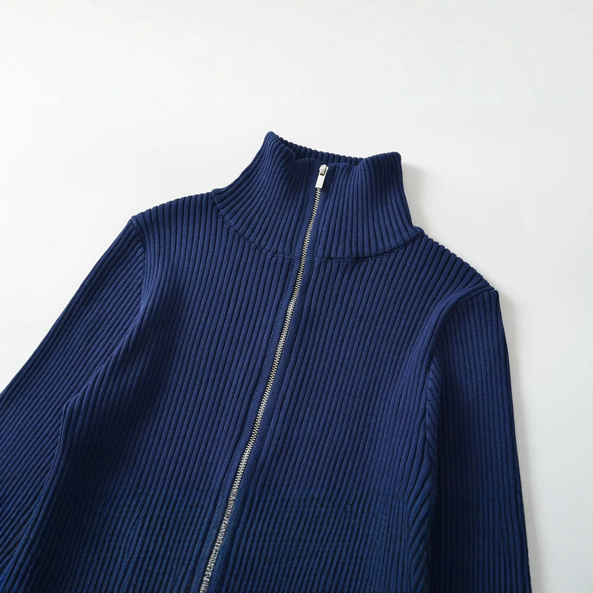 Color blocked cuffs threaded stand up collar knitted sweater for women