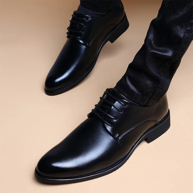 41.91 USD Chaussures de mariage en cuir pour hommes, chaussures habillées pointues, style décontracté et jeune, style britannique, rehaussantes, nouveautés printemps