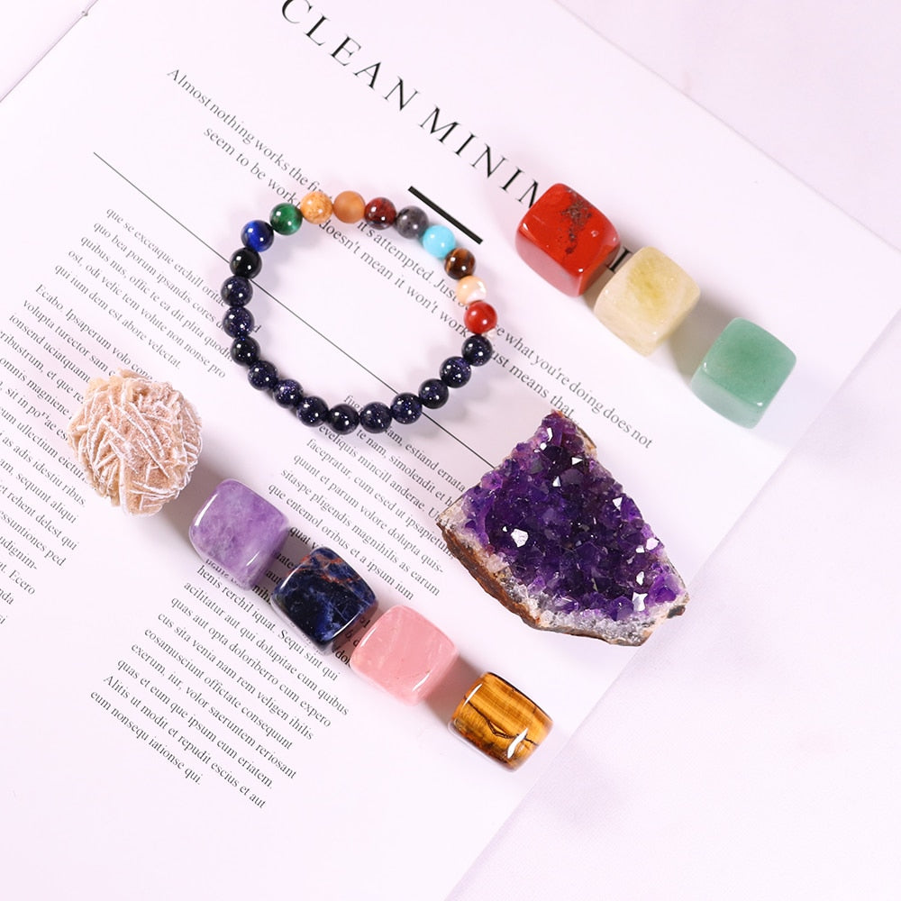 Colección de especímenes de cuarzo cristal natural, piedra preciosa curativa de los siete chakras, en caja.