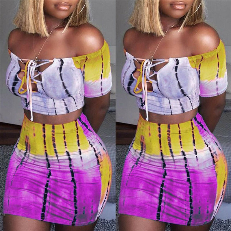 Ensemble deux pièces sexy pour femme : crop top épaules dénudées et mini-jupe moulante, idéal pour l'été, les soirées et les clubs.