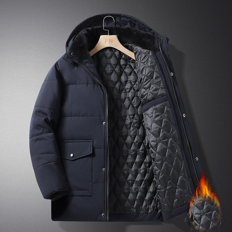 68.10 USD Manteau d'hiver pour homme, nouveau style, avec ajout de velours et de coton épais et chaud, mi-long à capuche, grandes tailles disponibles.