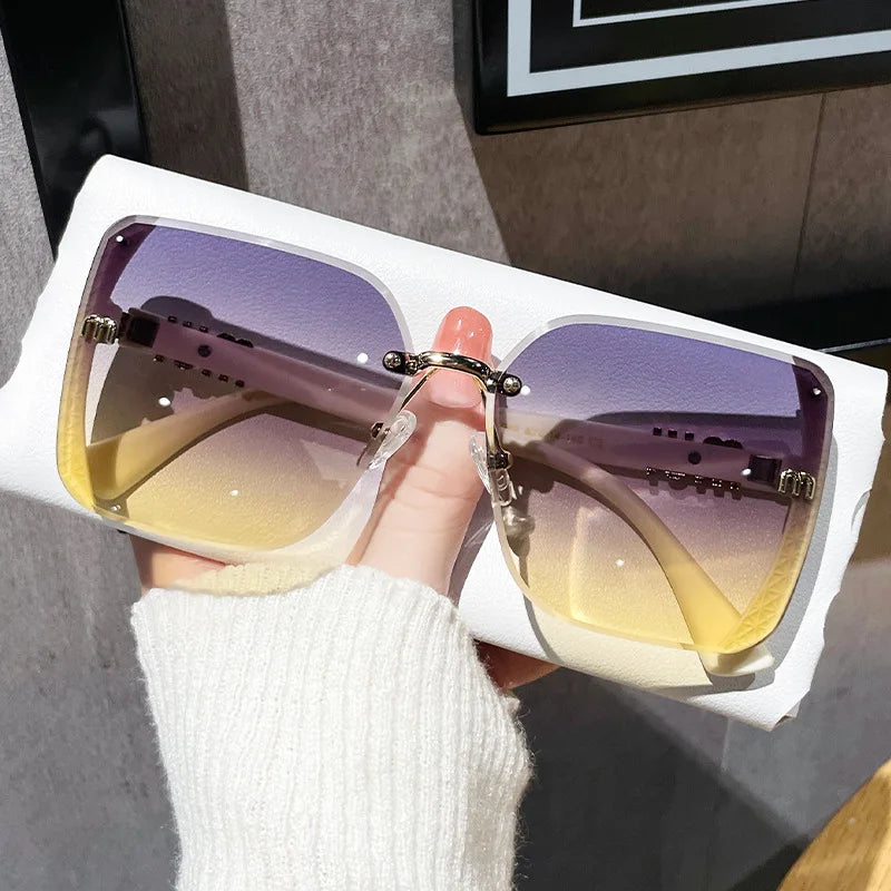 $17.44 - Trendy and minimalist women's half-rim sunglasses, adorned with fine glitter.