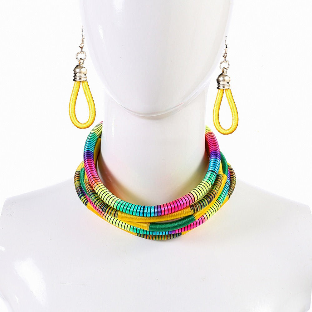 Collier tissé à la main, style africain, lignes de couleur, boucle magnétique, ensemble collier européen et américain exagéré