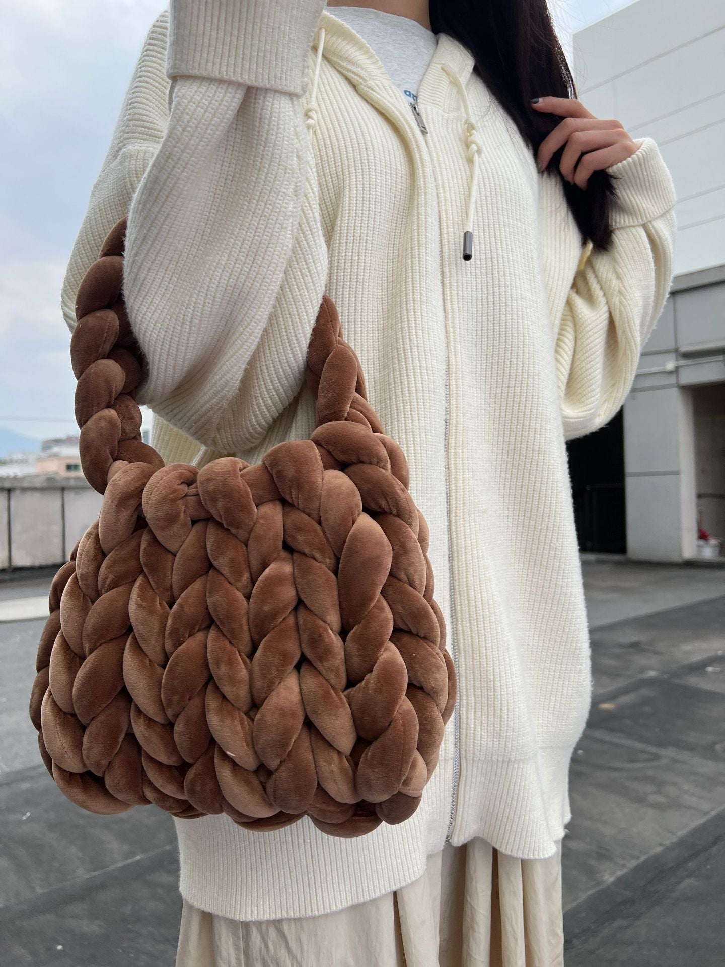 19.80 USD - Hand-woven messenger bag with a crystal velvet core.