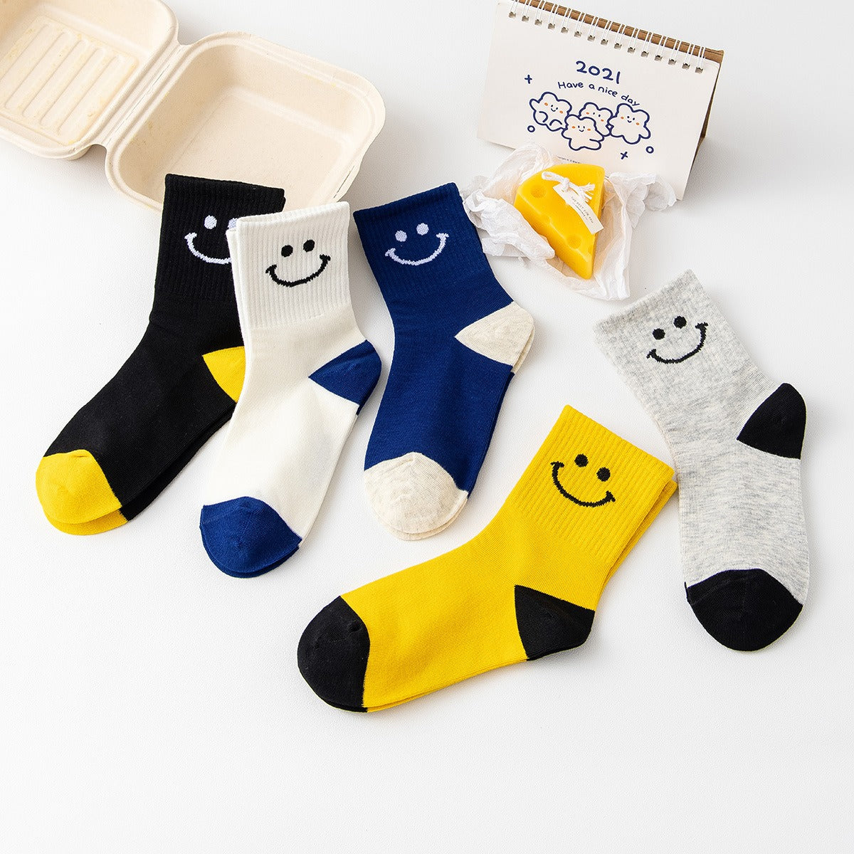 17.46 USD Chaussettes enfant automne-hiver en coton mi-hautes, motif visages souriants, pour enfants de 1 à 15 ans.