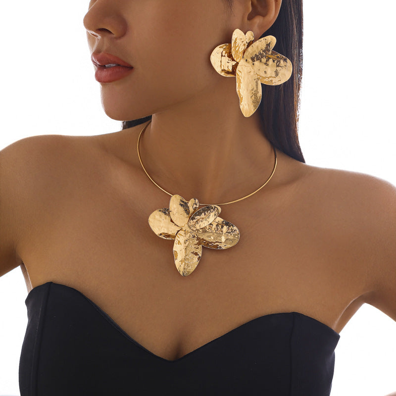 $18.05 USD - Asymmetric metal choker, petal style, fashionable yet understated iron clavicle jewelry set.