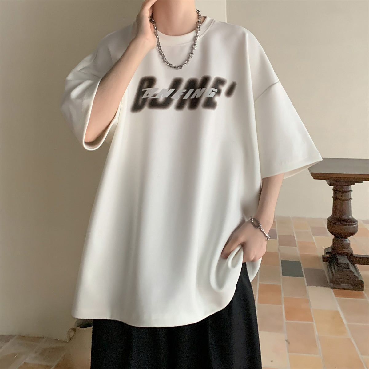 Loose-fit mid-length sleeve T-shirt