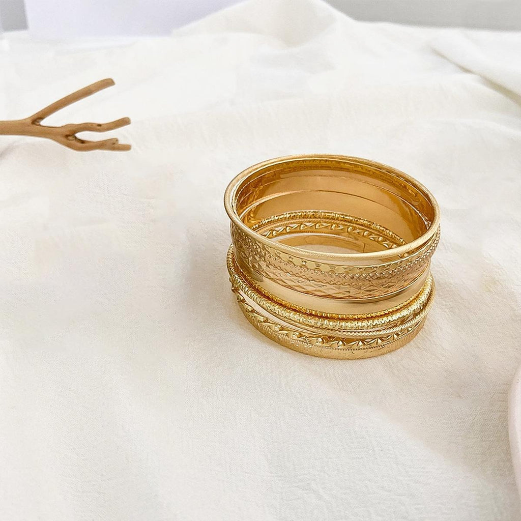 11,64 USD - Bracelets très populaires, ensemble de dix bracelets bohèmes tendance et originaux, style feng shui, à effet ondulé et brillant.