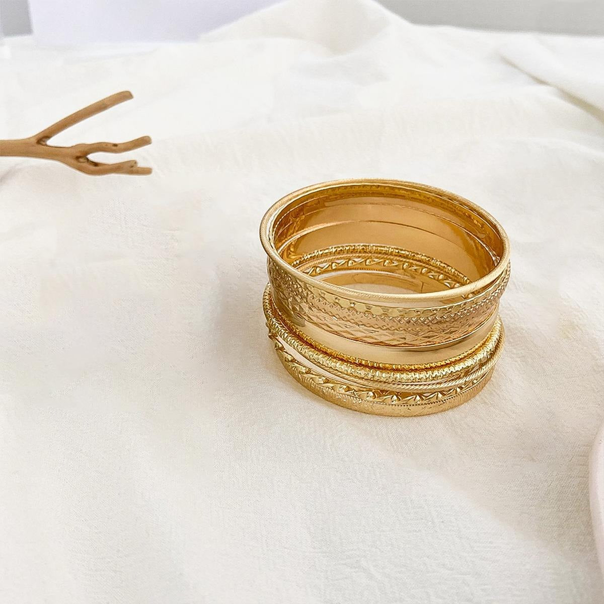 $11.64 - Very popular bracelets, set of ten trendy and original bohemian bracelets, feng shui style, with a wavy and shiny effect.