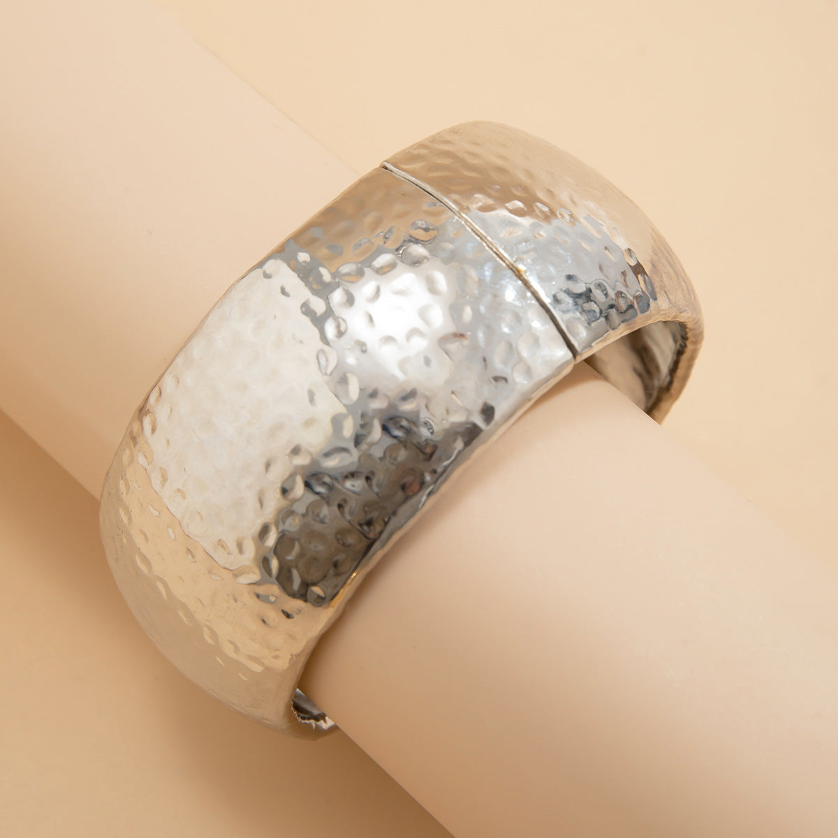 8.73/11.64 USD - Oversized diamond alloy geometric bracelet, simple and personalized concave-convex ring