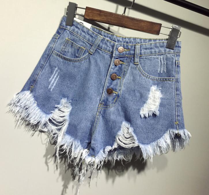 Short en jean taille haute, coupe flatteuse, doublé de fourrure, style décontracté et estival, grandes tailles.
