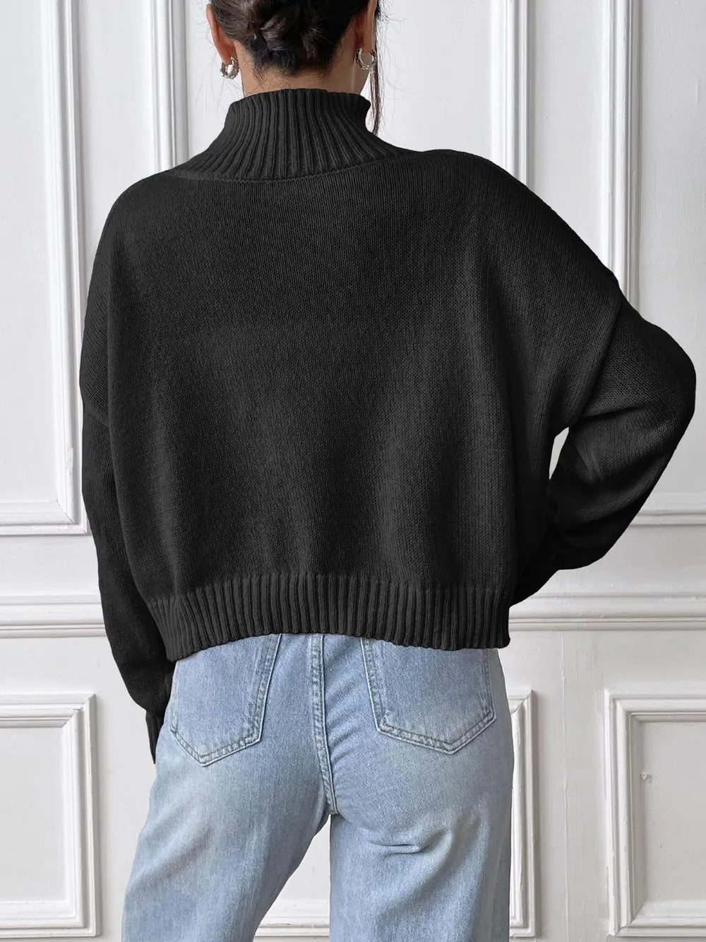 Pull à col roulé et manches longues avec nœud papillon