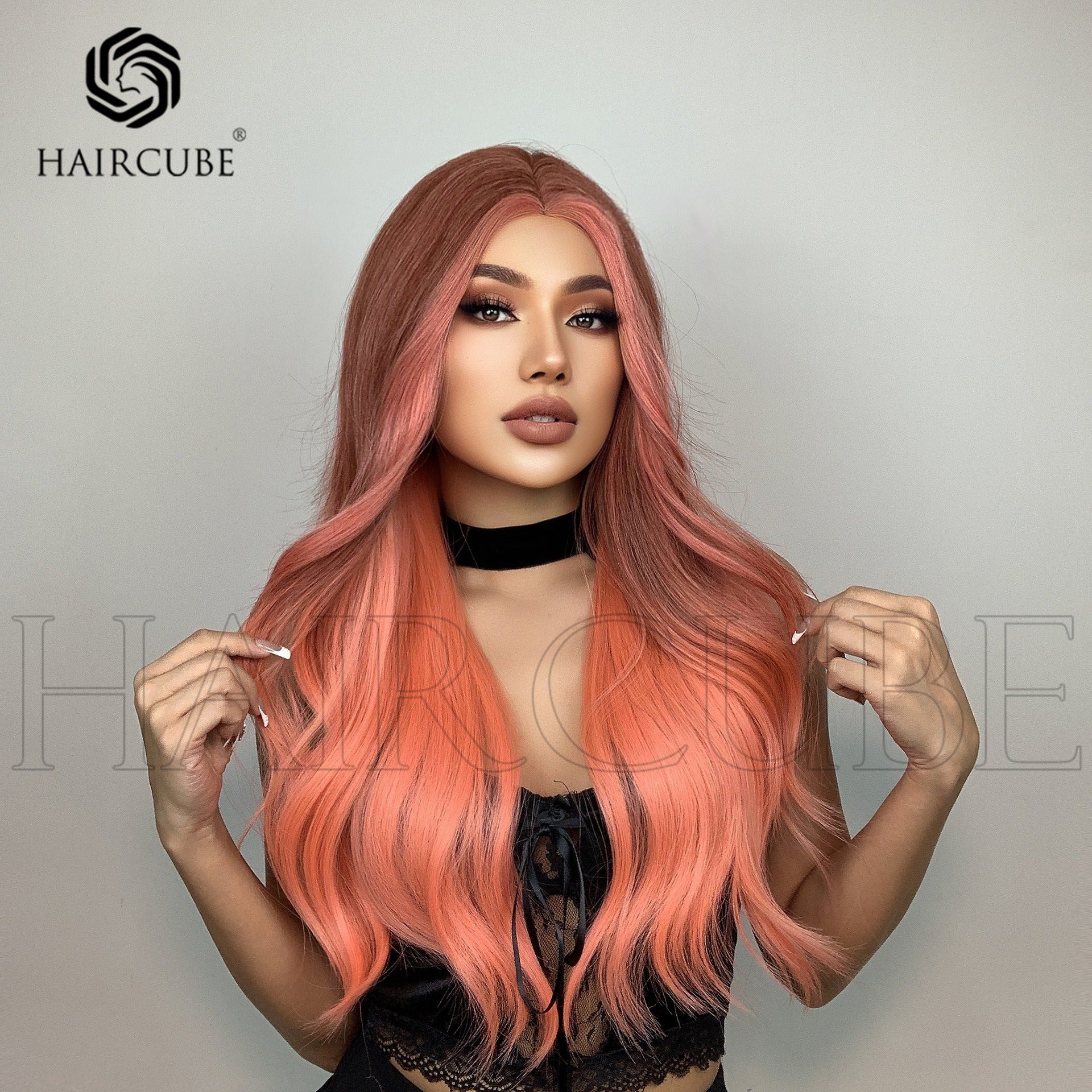 Perruque longue et bouclée de 61 cm (24 pouces) pour femme, raie au milieu, orange et rose.