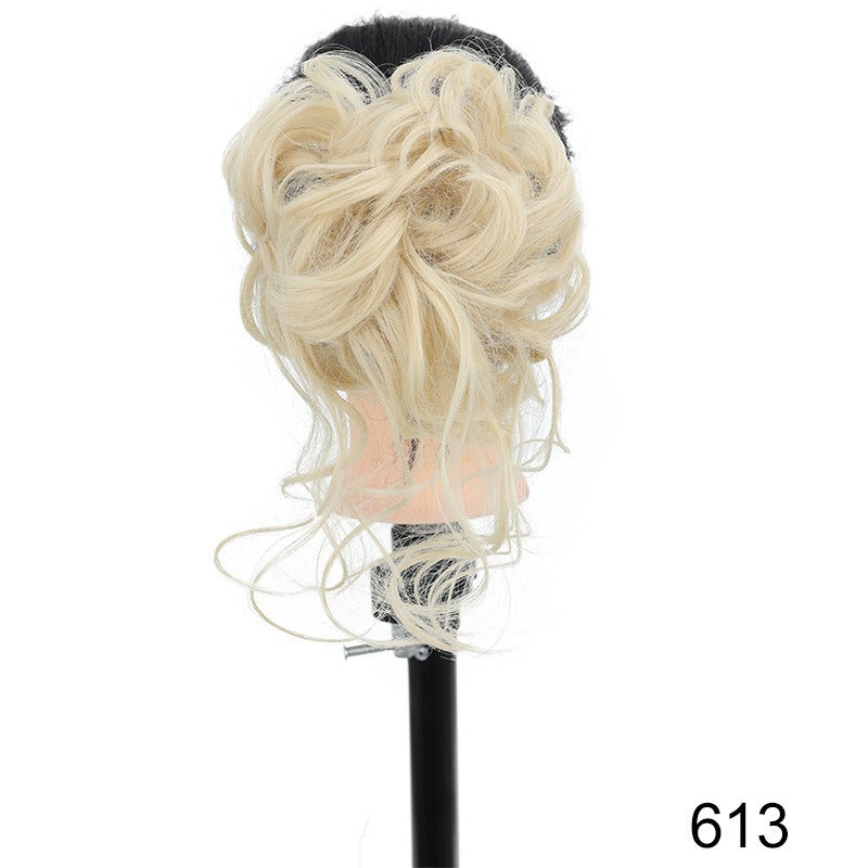 Chignon synthétique bouclé et ébouriffé sur pince (type « claw clip ») avec mèches pendantes – Postiche pour femme