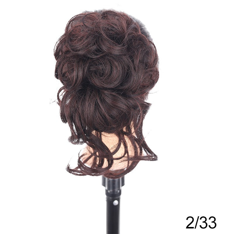 Chignon synthétique bouclé et ébouriffé sur pince (type « claw clip ») avec mèches pendantes – Postiche pour femme