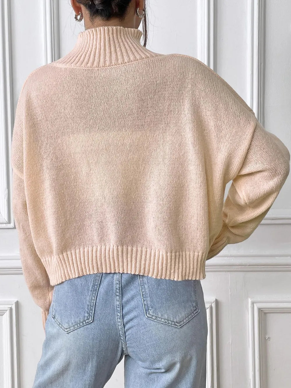 Pull à col roulé et manches longues avec nœud papillon