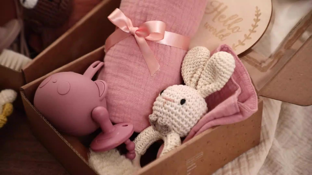 Sweat à capuche pour bébé avec inscription – haut simple et décontracté