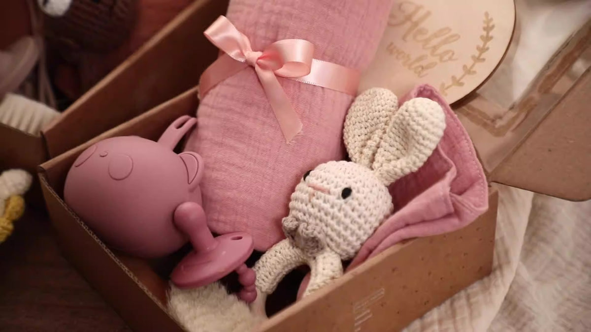 Sweat à capuche pour bébé avec inscription – haut simple et décontracté