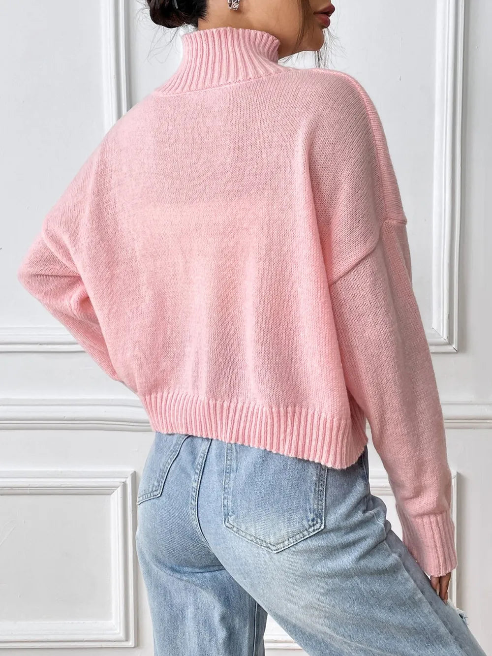Pull à col roulé et manches longues avec nœud papillon