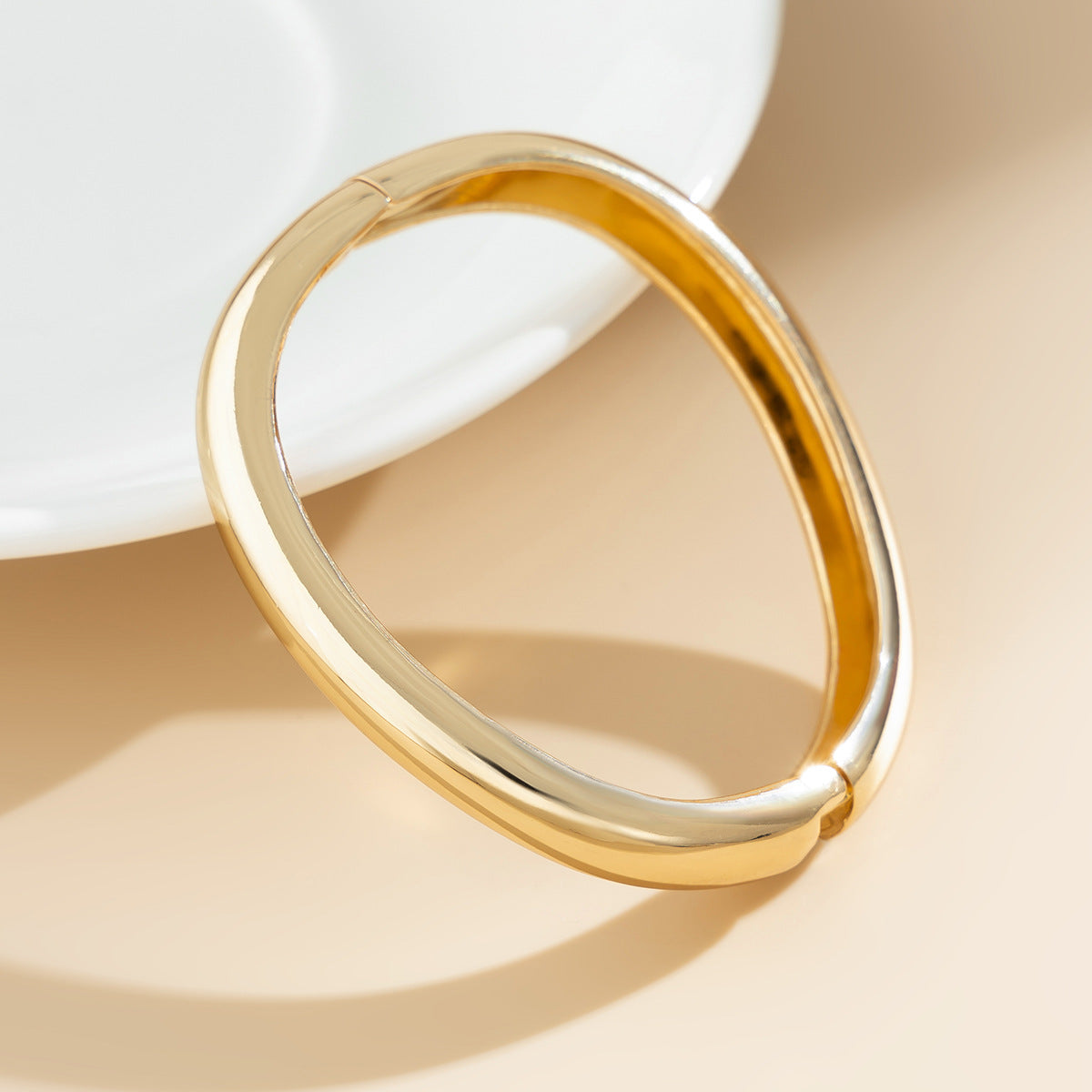 8.73/11.64 USD - Oversized diamond alloy geometric bracelet, simple and personalized concave-convex ring
