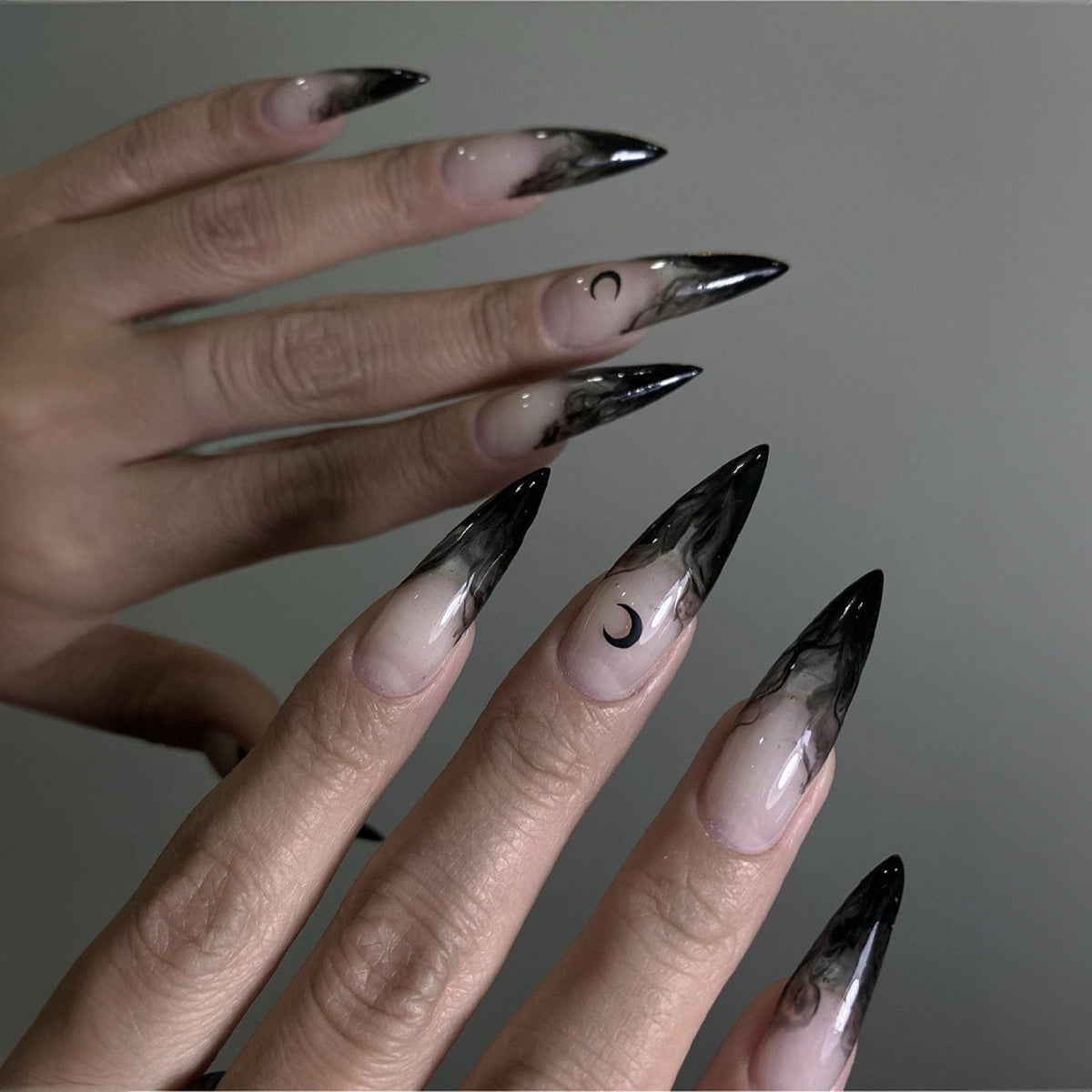 Long raindrop-shaped manicure, milky white powder gradient, high-end wearable nail patch