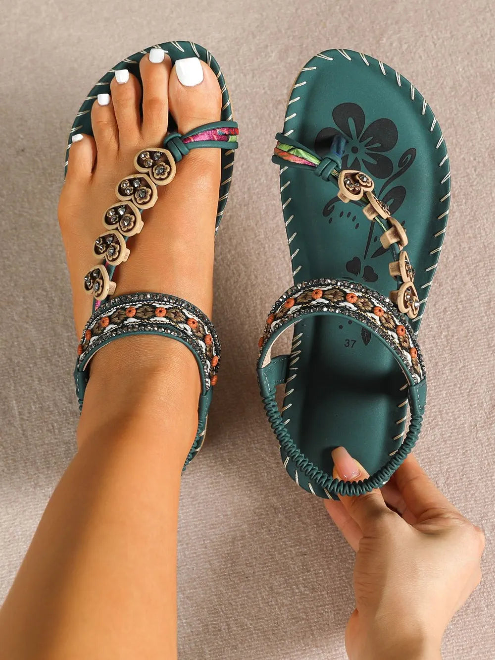 Women's Summer Flat Sandals, Western-Asian Ethnic Style, Embellished with Beads and Diamonds, with Rhinestone Clips.